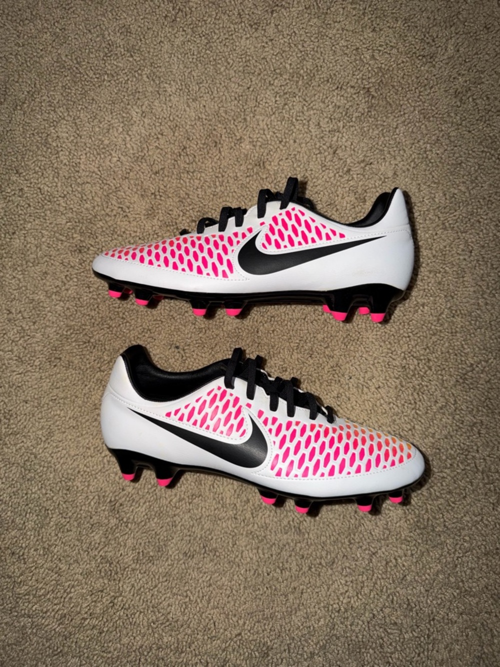 Nike Magista Onda 8.5 US Men's Soccer Cleats - White with Pink Accents